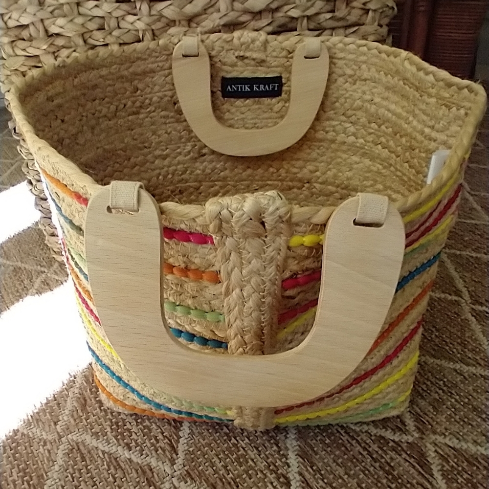 SOLD!!!!!Bag Weaved NWT Gorgeous Large Weaved Basket Style Bag - Picture 1 of 16